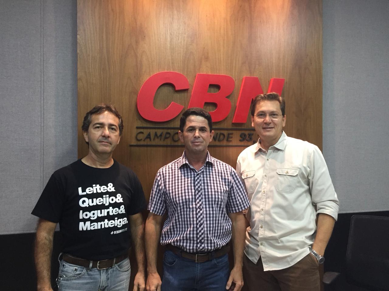 Éder Campos conversou com Altamiro Barbosa, produtor e coordenador da câmara setorial do leite e com Orlando Camy da Semagro - Giovana Dauzacker/CBN