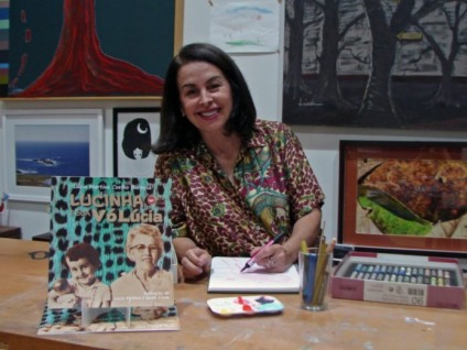 A autora, Lúcia Martins Coelho Barbosa, explicou que começou a produzir o livro no ano passado. - Foto:Divulgação