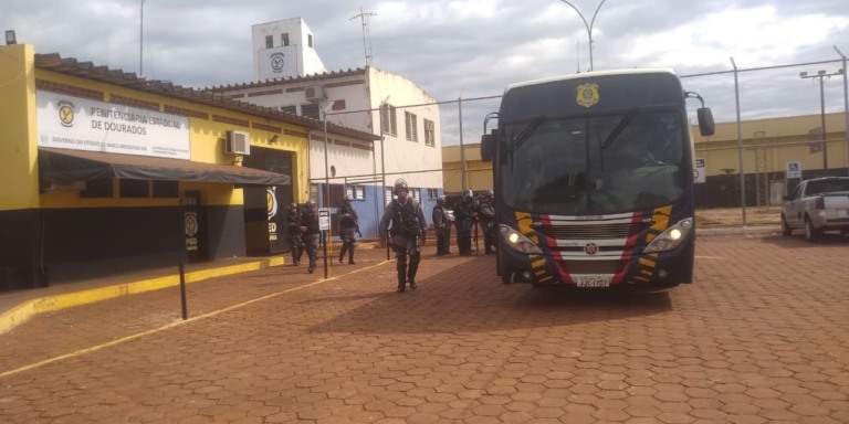 Os agentes penitenciários foram ameaçados com pedras e água quente pelos presos - Foto:Cido Costa/douradosagora