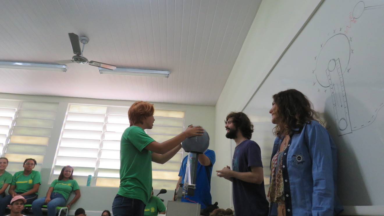 Projeto Ciência Itinerante visita escolas da rede pública da capital - Foto: Divulgação UFMS Projeto Ciência Itinerante visita escolas da rede pública da capital - Foto: Divulgação UFMS
