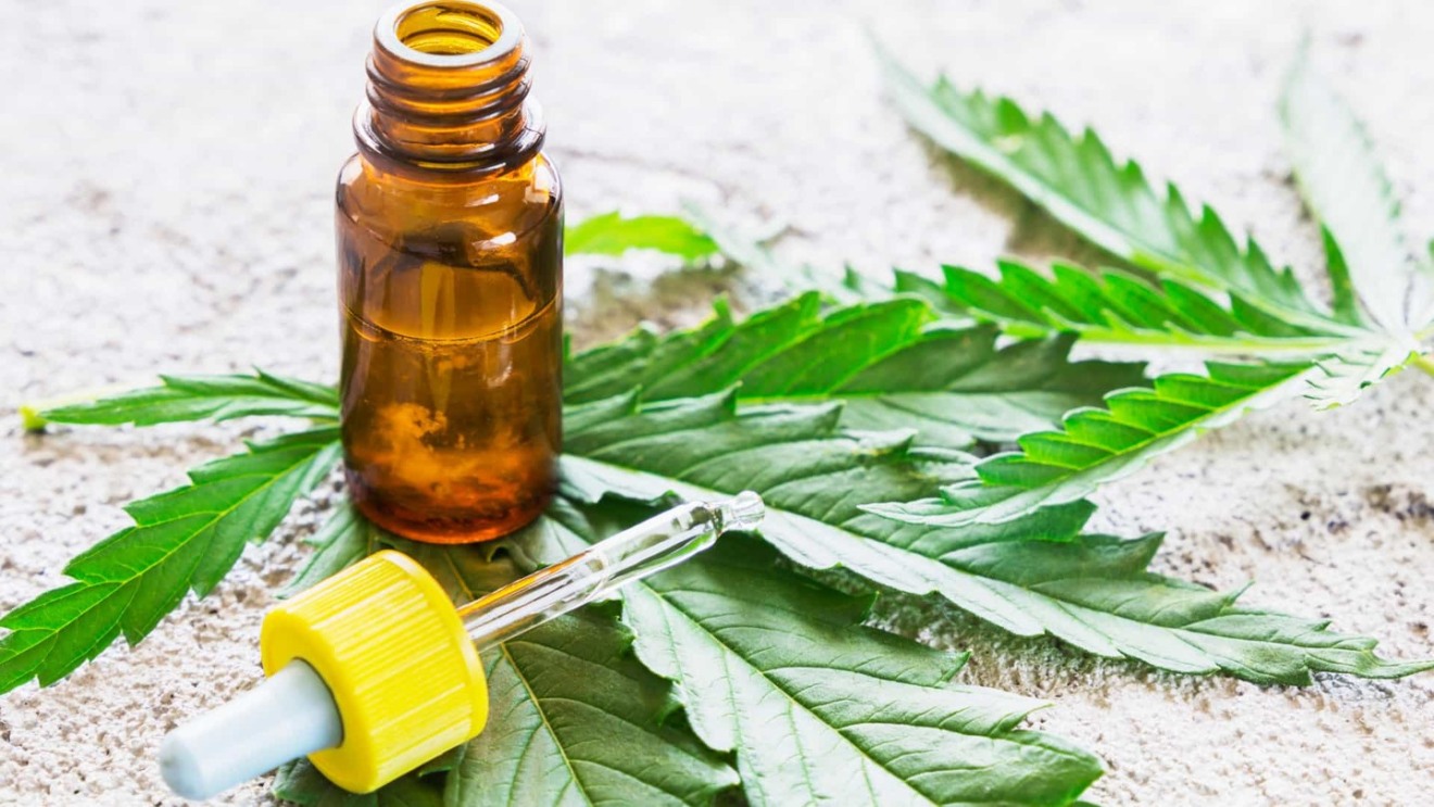 Óleo de canabidiol é importado para ser utilizado no tratamento de doenças. - Foto: Getty Images/iStockphoto