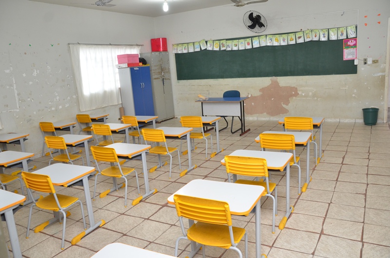 Sala de aula preparada para o início do ano letivo, na escola municipal senador Filinto Müller - Claudio Pereira/JP