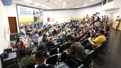 Os contribuintes podem ir até a  Central de Atendimento do Cidadão, localizada na Rua Arthur Jorge, 500