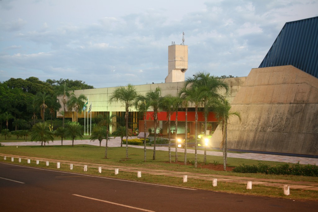 O investimento permitiu a instalação de 588 luminárias LED e 848 lâmpadas LED de alta tecnologia - Foto: Governo MS