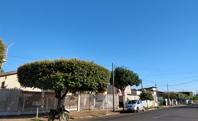 Mais um dia de céu perfeitamente azul em Três Lagoas - Danielle Leduc