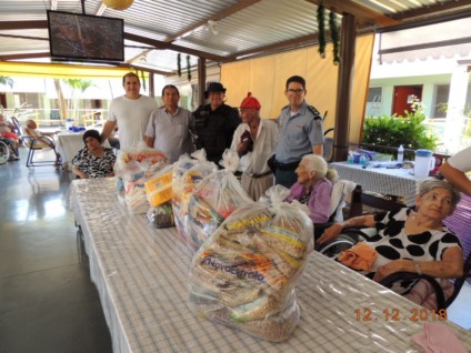 A ideia de doar alimentos partiu das crianças e jovens atendidos pelo 'Chute Forte'