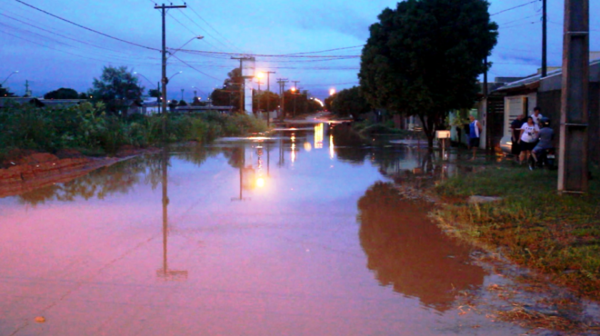 Ruas ficaram completamente alagadas com o temporal desta quarta-feira (20) - Danielle Leduc/JPNEWS