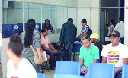Casa do Trabalhador oferece 220 vagas de emprego nesta segunda-feira