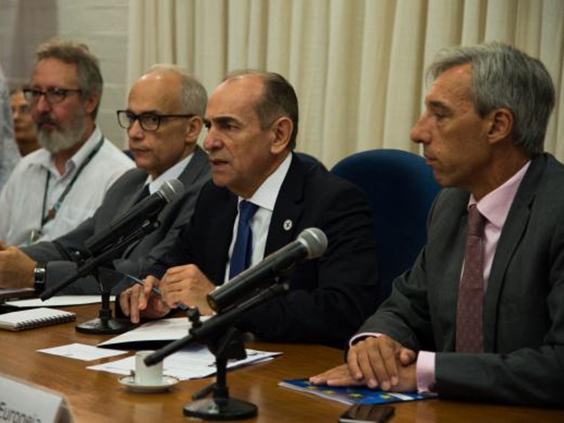 Em reunião com embaixadores da União Europeia, Marcelo Castro recomenda a estrangeiros que vierem para os Jogos os mesmos cuidados recomendados aos brasileiros para evitar picadas do mosquito - Marcello Casal Jr/Agência Brasil Em reunião com embaixadores da União Europeia, Marcelo Castro recomenda a estrangeiros que vierem para os Jogos os mesmos cuidados recomendados aos brasileiros para evitar picadas do mosquito - Marcello Casal Jr/Agência Brasil