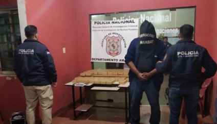 A cocaína estava em fundo falso do veículo, o homem foi preso pela polícia paraguaia - Divulgação