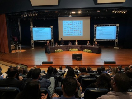 Mesa redonda que abriu o congresso discutiu reforma tributária com especialistas - Gabi Couto/CBN