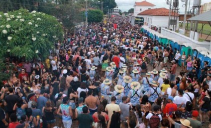 Orientação da PM é evitar mexer em celular no meio da multidão - Eva Lima/ Cordão do Vale
