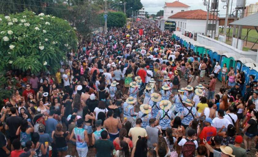 Orientação da PM é evitar mexer em celular no meio da multidão - Eva Lima/ Cordão do Vale