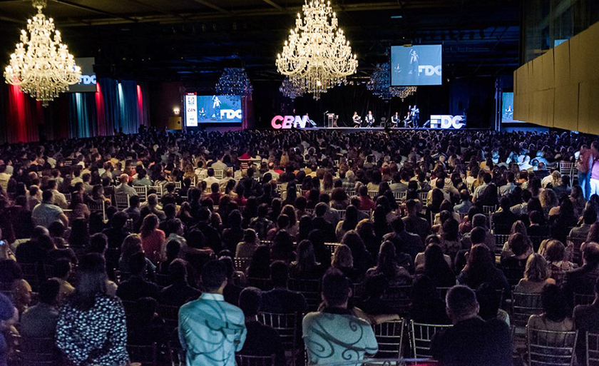 “A vaca não dá leite. Tem que tirar”, disse Mario Sérgio Cortella durante a palestra - CBN