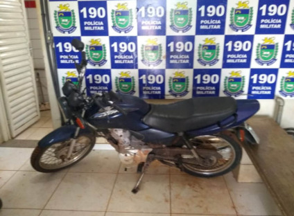 Moto que foi furtada na semana passada estava abandonada na avenida Eloy Chaves - Divulgação
