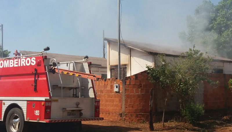 De acordo com informações do Corpo de Bombeiros, não havia ninguém na casa, por isso não houve vítimas - Foto/Divulgação