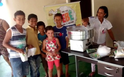 Na foto, crianças se divertem em festa com pipoca, palestras, palhaços e brinquedos promovida pela emissora em comemoração ao Dia das Crianças - Arquivo / JPNEWS
