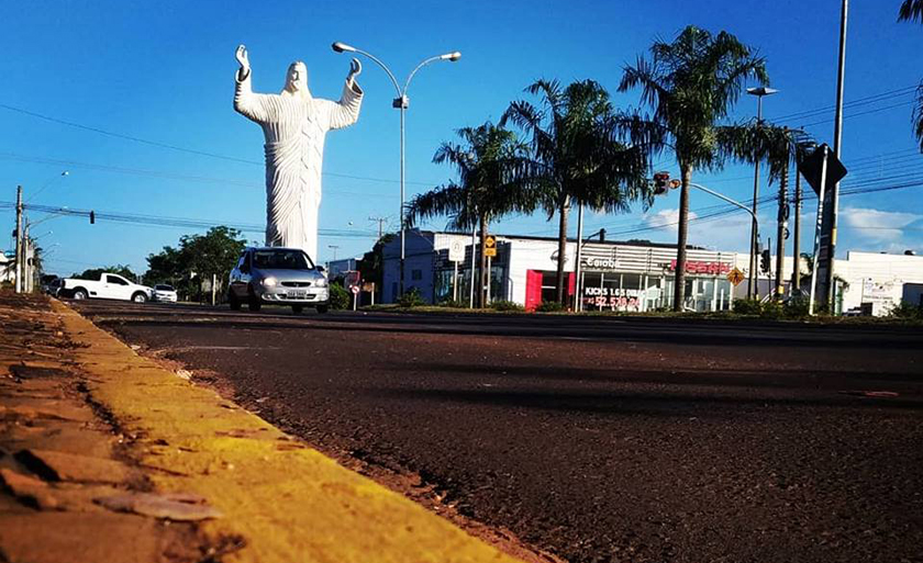 Cristo Redentor, localizado no cruzamento das avenidas Ranulpho Marques Leal, e Olyntho Mancini, em Três Lagoas. - Marcelo Marcos/JPNews