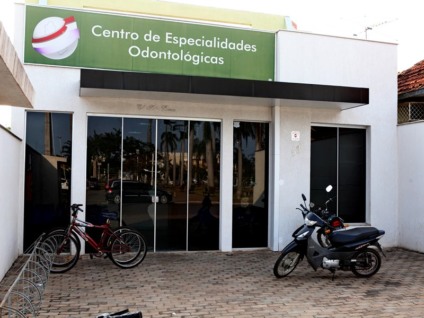 Prédio onde funciona o Centro de Especialidades Odontológicas ficou fechado durante todo o dia - Elias Dias