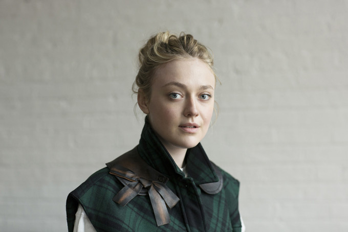 Dakota Fanning estreia como diretora em curta da Miu Miu Dakota Fanning estreia como diretora em curta da Miu Miu