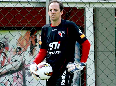 Rogério Ceni, goleiro e capitão do São Paulo, durante treinamento no CT -