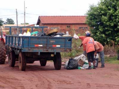 A Operação Cidade Limpa têm o intuito de promover a limpeza e coleta de lixo, um trabalho em conjunto de vários setores -