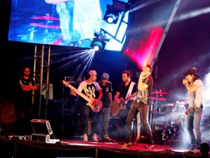 Primeiro dia de evento foi marcado pelo show da dupla Munhoz e Mariano - Elias Dias