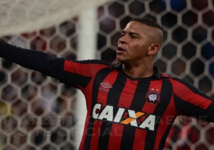 Walter fez os dois gols da vitória - Assessoria/Atlético-PR