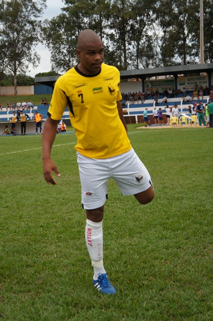 Zagueiro Nilton pode voltar a jogar pelo Misto nesta noite contra o Ivinhema -