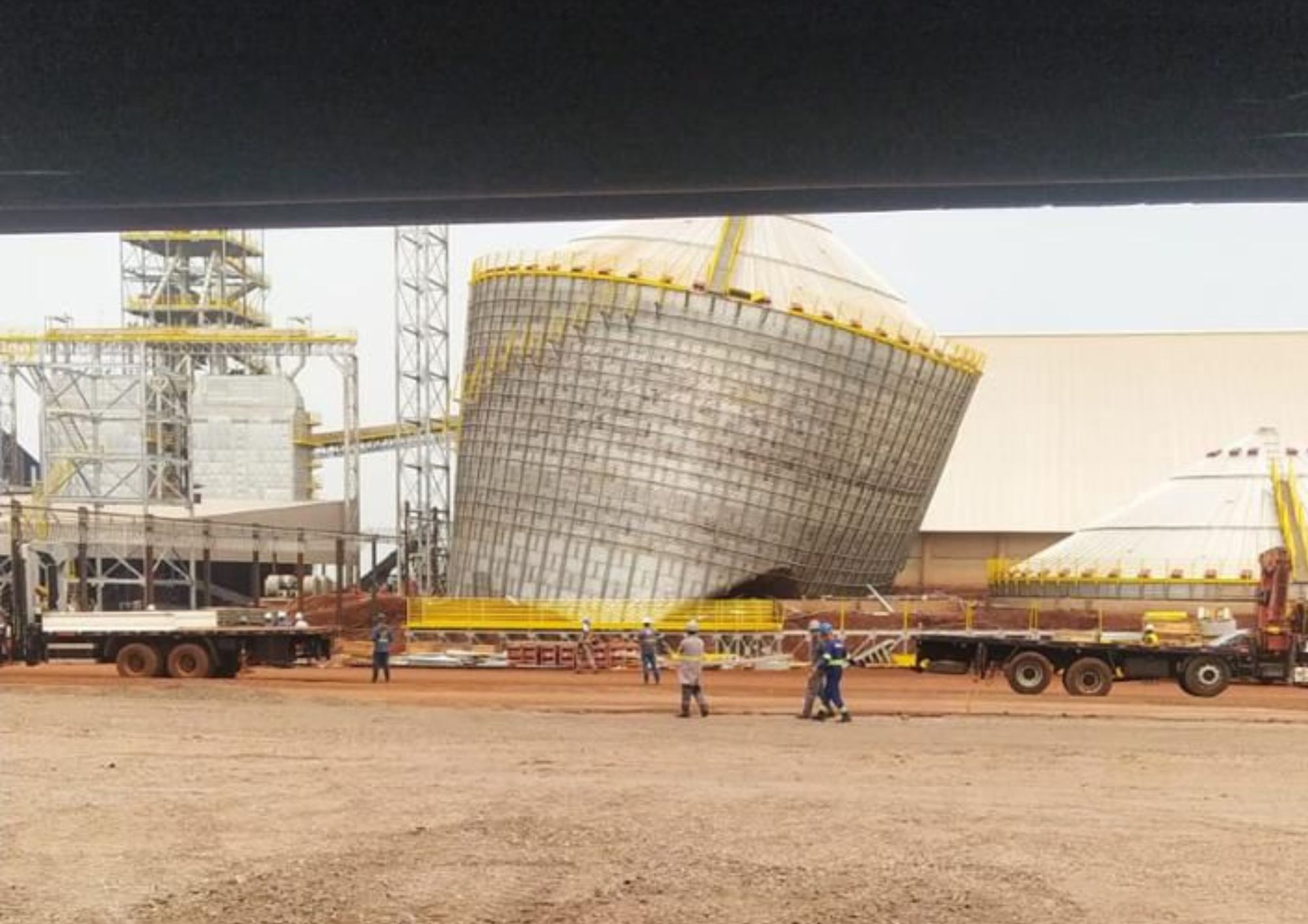 Silo se rompe e desmorona em Sidrolândia