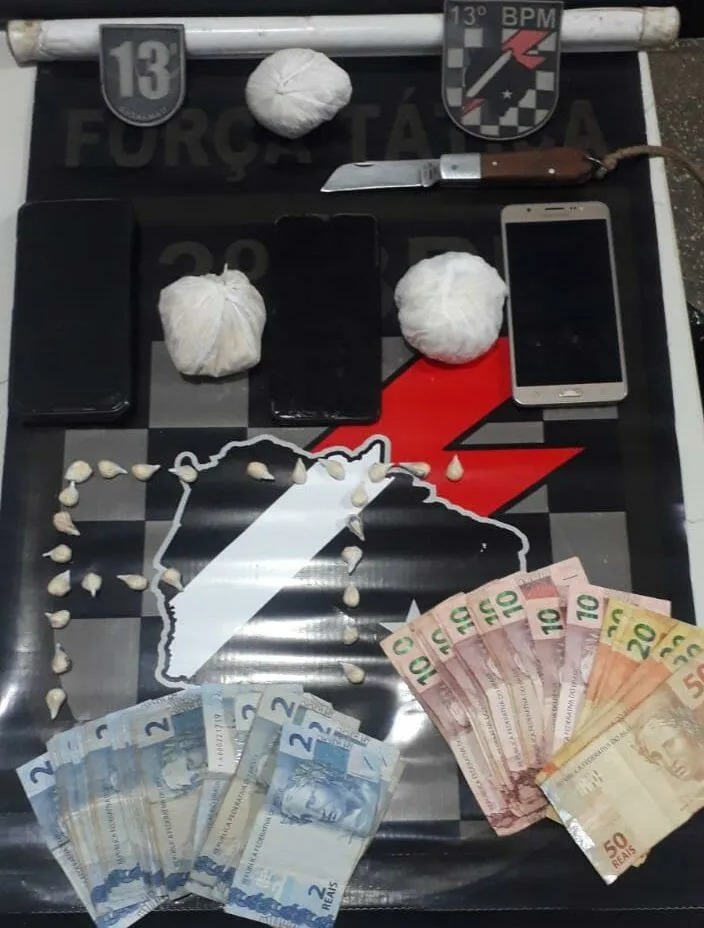 Os policiais encontraram um pote com várias porções de crack prontas para venda - PMMS