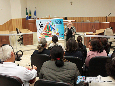 Palestra da nutricionista Marli Caldana Yarid foi no recinto do Plenário da Câmara -