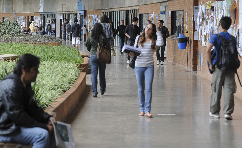 Podem concorrer às vagas do segundo semestre deste ano estudantes que fizeram o Enem 2018 - Arquivo/Agência Brasil