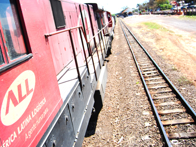 Enquanto a empresa informa que poucos aderiram o movimento grevista, sindicato insiste em afirmar que locomotivas não estão trafegando -