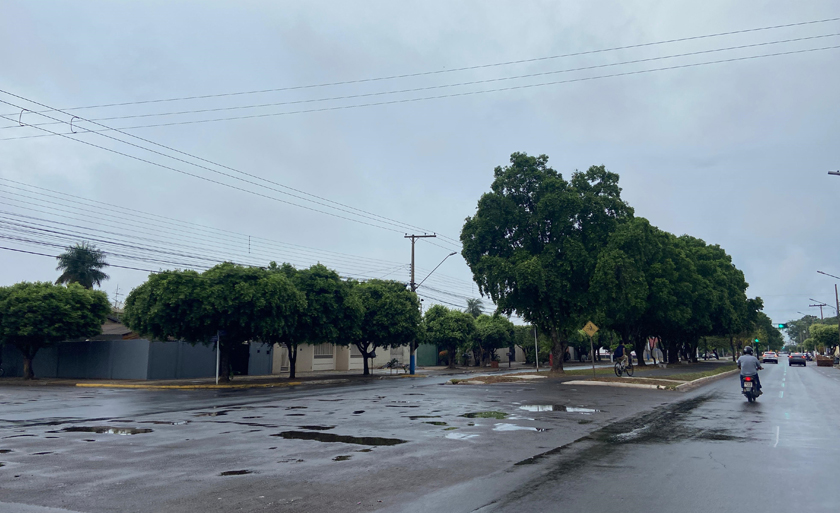 A temperatura continua em elevação com a máxima de 35°C