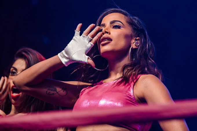 Anitta sobre série: “Se estivesse solteira a câmera entraria no edredom”