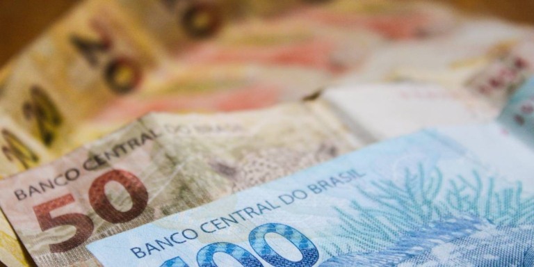 Diferente de outros municípios do Estado a prefeitura da cidade já tem o dinheiro reservado para pagar os servidores - Reprodução Folhapress