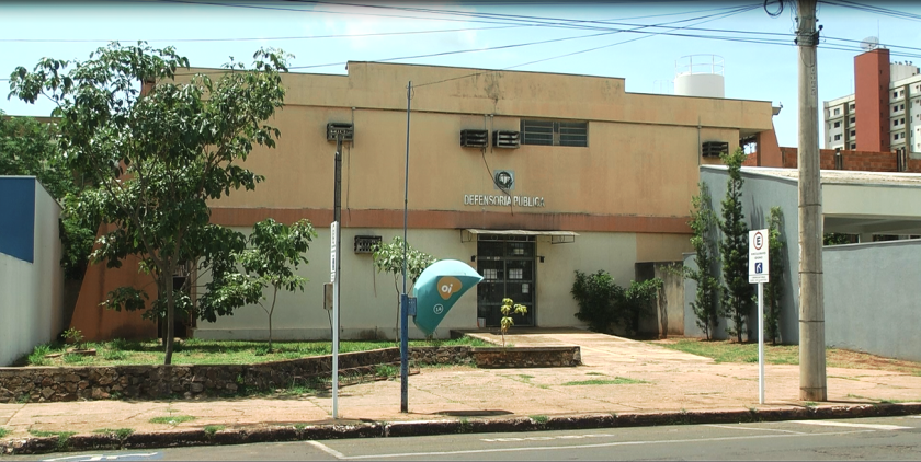 Atualmente, prédio ocupa Defensoria Pública, mas deverá ser demolido e terreno vai virar estacionamento - Reprodução TVC