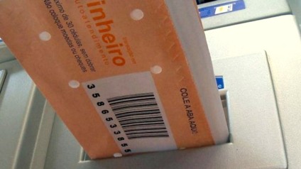 A mulher então começou a conversar com o falso agente e depositou o valor de R$ 2.500 para que ele providenciasse a passagem - Reprodução