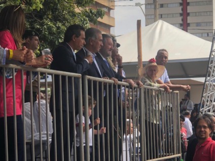 No palanque das autoridades prefeito Marquinhos Trad e o governador Reinaldo Azambuja prestigiam o evento - Israel Espíndola/CBN