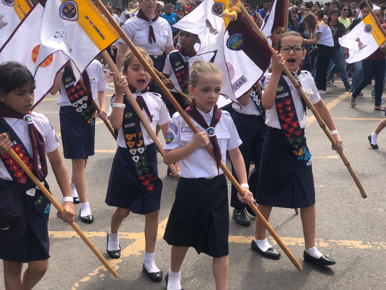 Mais de 50 entidades participam de tradicional desfile em comemoração ao aniversário da cidade - Israel Espíndola/CBN