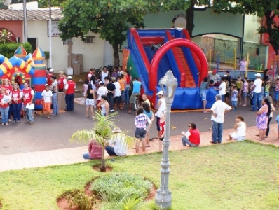 A ação contou com brinquedos e brincadeiras educativas com apoio de profissionais da saúde -