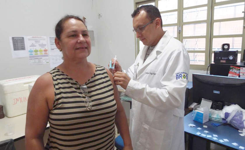 A meta é imunizar no município 12 mil pessoas entre os grupos prioritários - Arquivo/JPNEWS A meta é imunizar no município 12 mil pessoas entre os grupos prioritários - Arquivo/JPNEWS