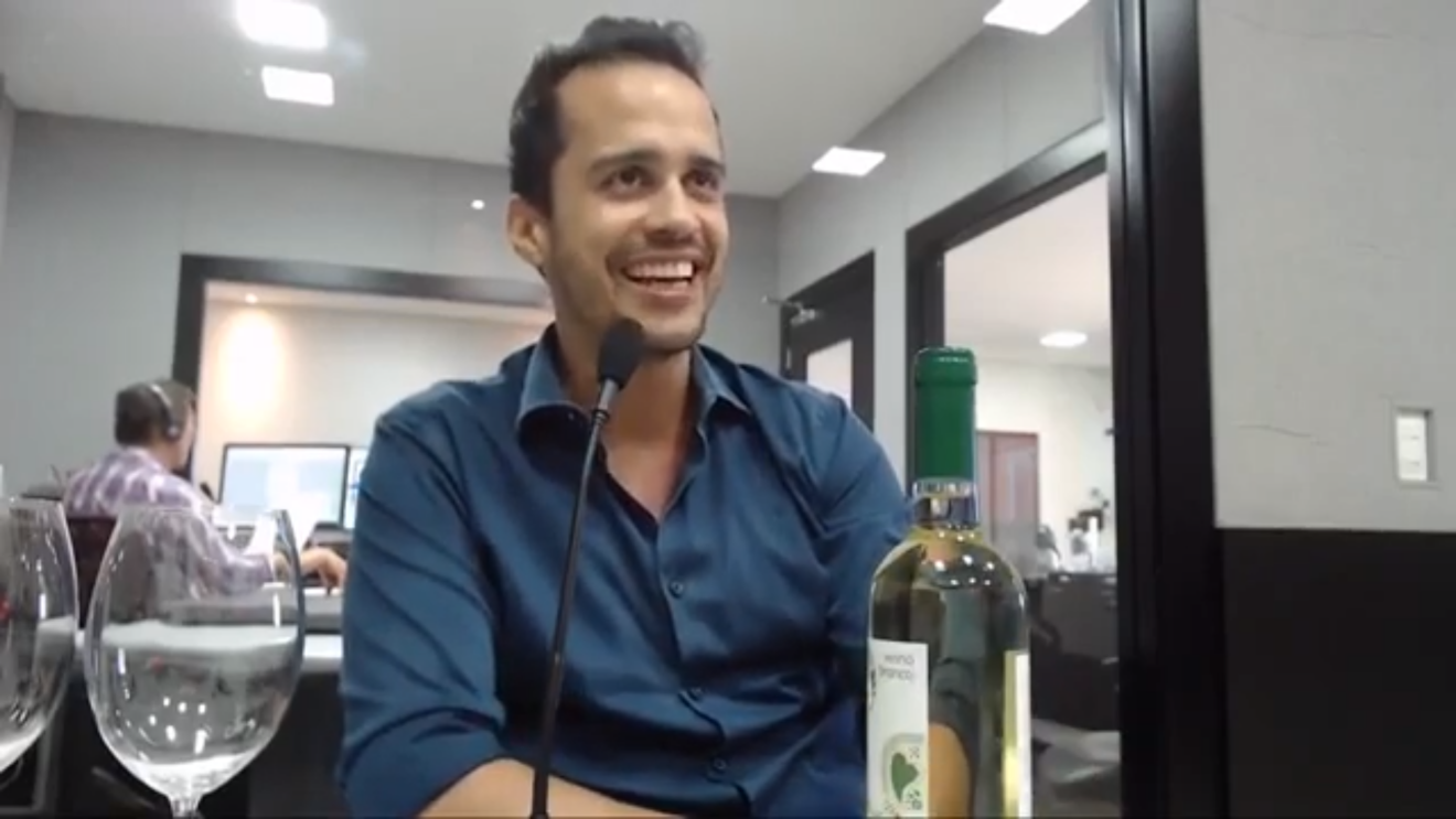 O vinho recebeu o nome por vir de uma região chamada de "vinhos verdes" - Foto: Reprodução/ Youtube