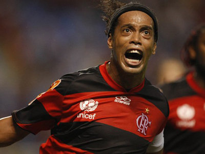 Ronaldinho comemora gol pelo Flamengo -