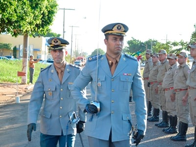 Ex-comandante De Mello a esquerda e Comandante Arruma a direira -