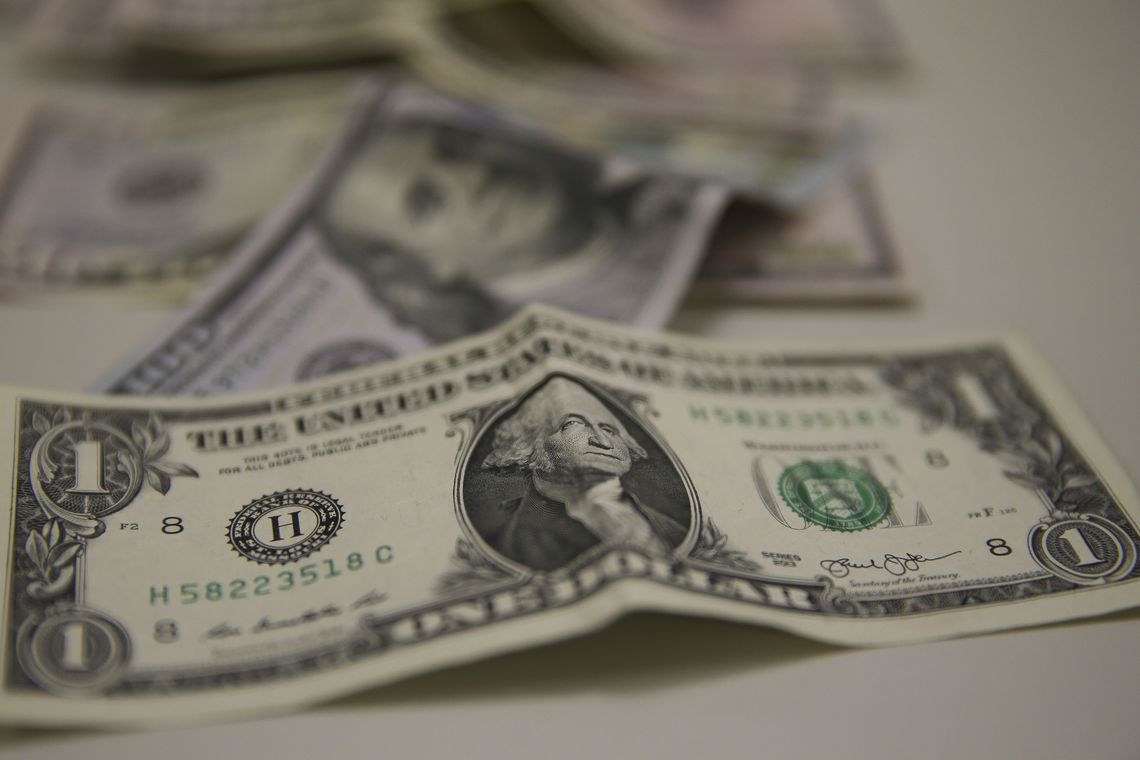 Fluxo financeiro registra saldo negativo de US$ 5,496 bilhões e o comercial está positivo em US$ 9,187 bilhões - Marcello Casal JrAgência Brasil
