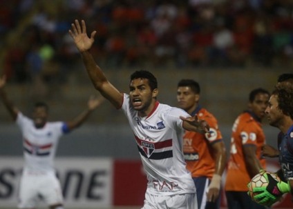Jogador argentino comemora seu primeiro gol pelo São Paulo - Divulgação/SPFC