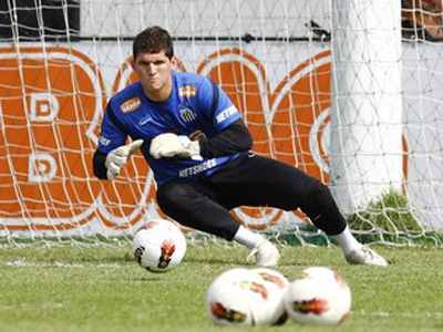 Rafael faz treino com bola e deve reforçar o Santos contra o Bolívar -