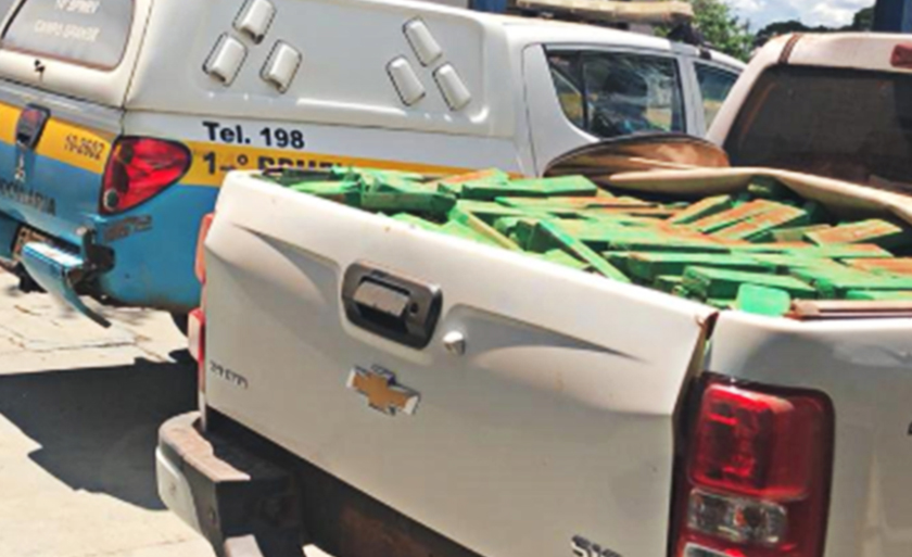 Caminhonete foi encontrado 1.150 kg de maconha - Divulgação